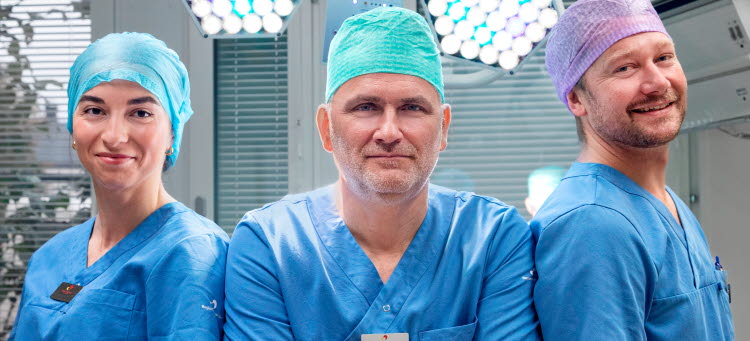 Bild på ST-tandläkaren Arnela Begic, plus övertandläkarna Janusz Caban och Gustav Henefalk. 