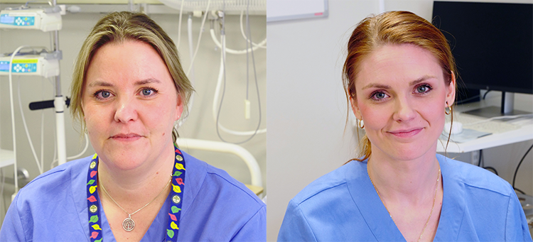 två vårdklädda medarbetare tittar in i kameran och ler